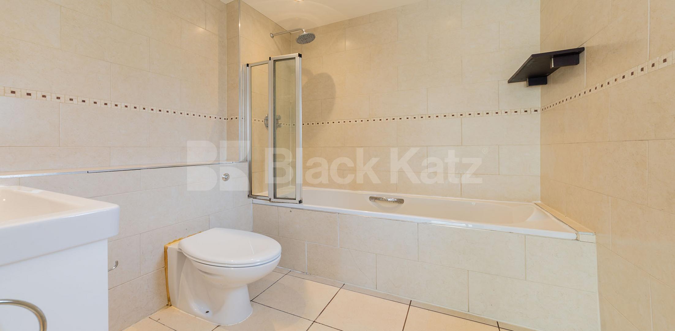 			STUNNING SPACIOUS LIVE WORK STUDIO APARTMENT, 1 Bedroom, 1 bath, 1 reception Flat			 Bethnal Green Road , BETHNAL GREEN-SHOREDITCH 